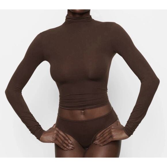 SKIMS SOFT SMOOTHING TURTLENECK Layering TOP Light Brown 4x 26/28 - Picture 6 of 6